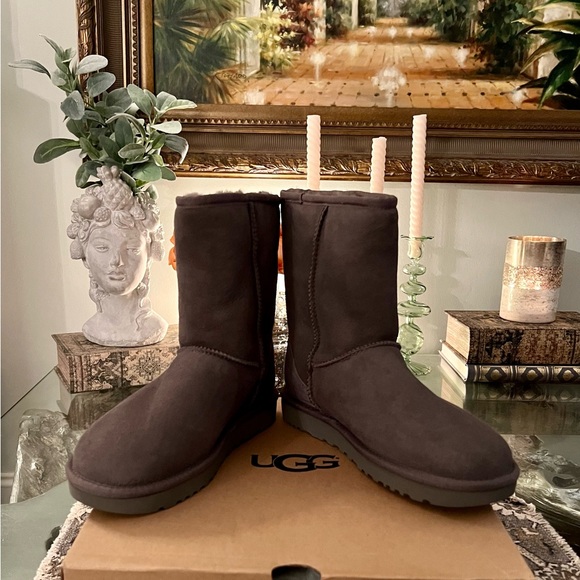 NIB UGG Classic Short II - Women Size 8 - Picture 2 of 12